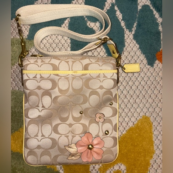 Coach Signature Crossbody Bag with Floral Appliqué - Picture 1 of 15
